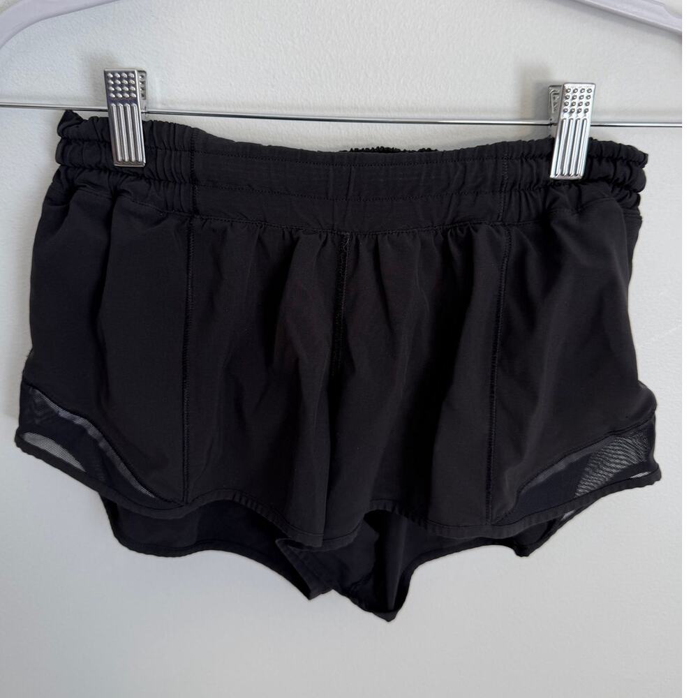 Lululemon Hotty Hot Short II 2.5" size 4